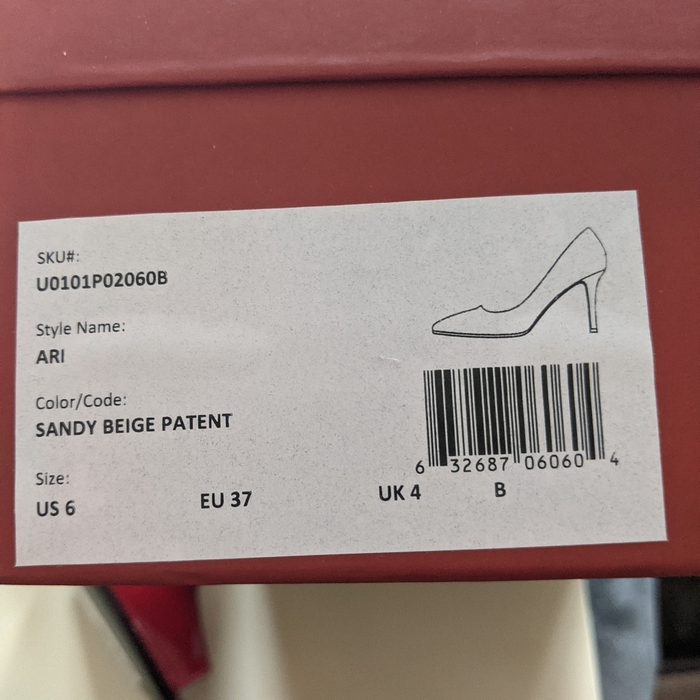 Ukies Ari sandy beige patent heels size 6. - Picture 2 of 4
